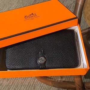 HERMES Dogon GM Taurillon Clemence Pebbled Red Leather Bifold Wallet Coin Purse